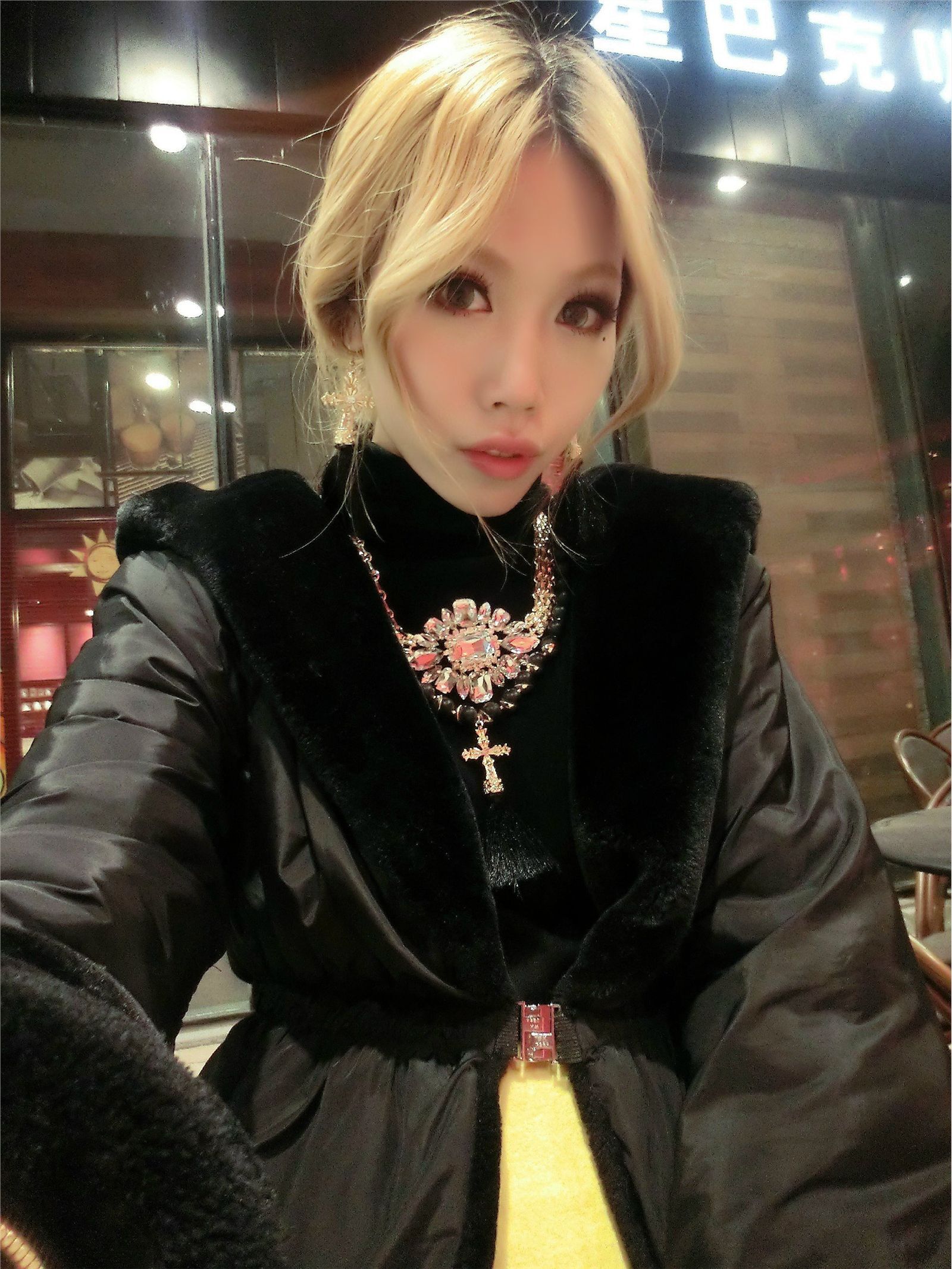 花哨尤物saisai的微博列表微女郎